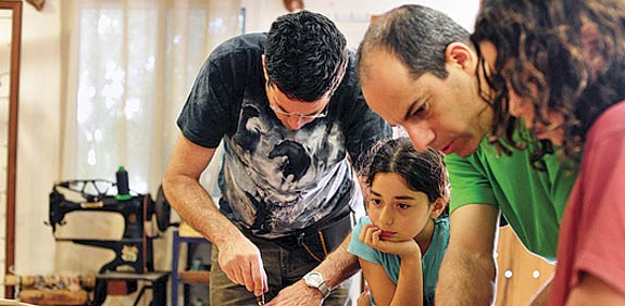 סדנת ריקוע בעור קיבוץ אפק / צלם: רות פז